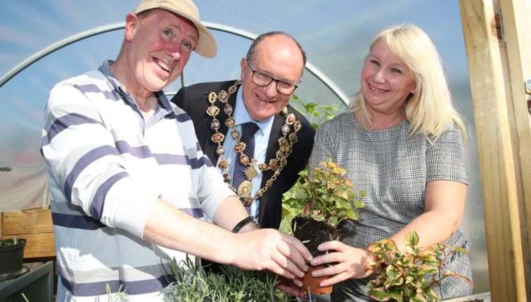 Mayor praises new community garden